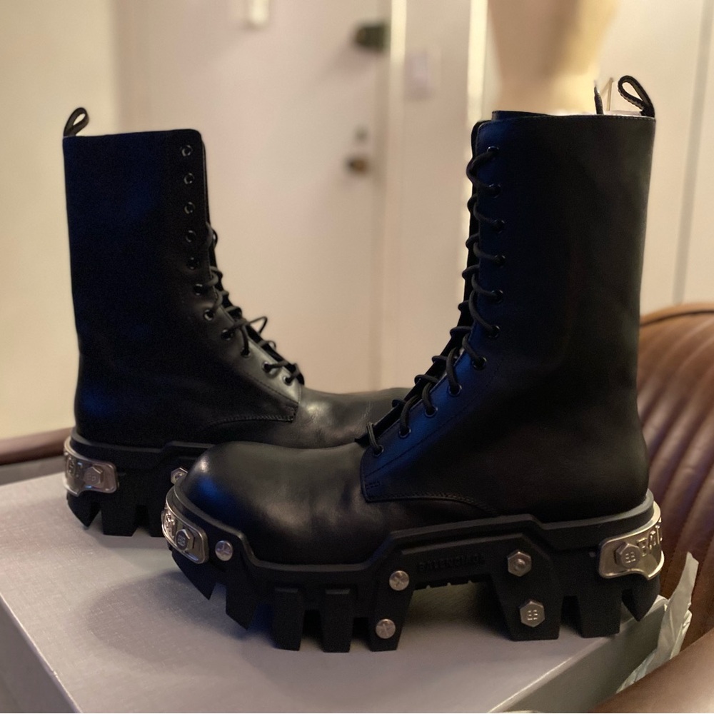 BALENCIAGA BULLDOZER LACE-UP BOOT IN BLACK - Picture 5 of 13